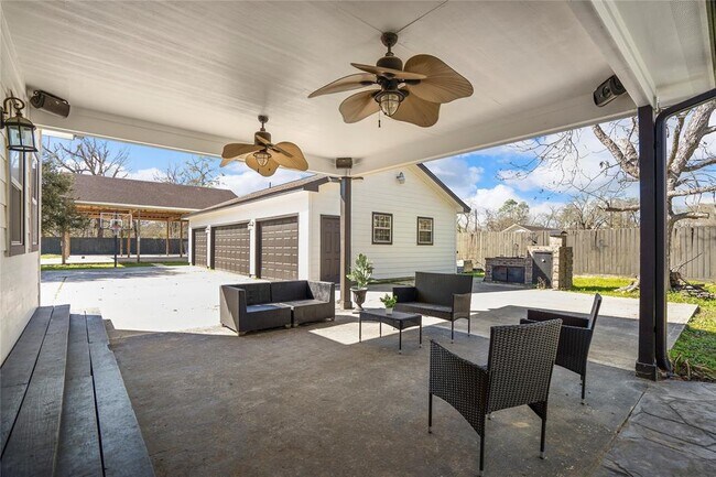 Foto del edificio - 9311 Lanewood Dr