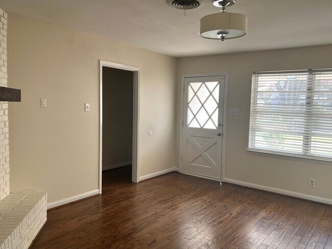 Building Photo - 1236 Evergreen Dr