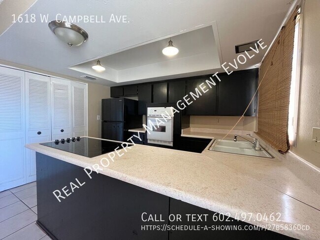 Building Photo - 3 Bed 1.5 Bath Phoenix Townhome!