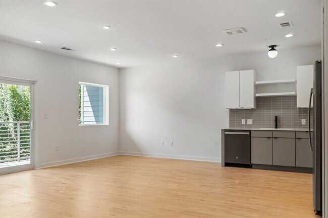 Foto del edificio - 100 Mockingbird Ln W