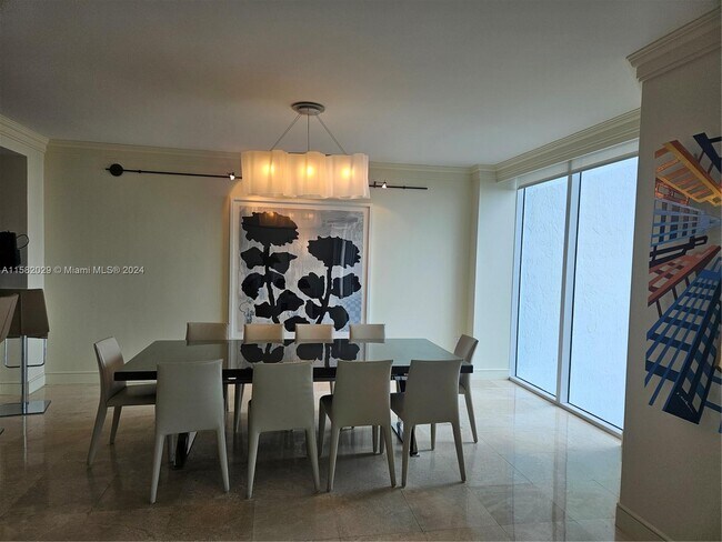 Foto del edificio - 20201 E Country Club Dr