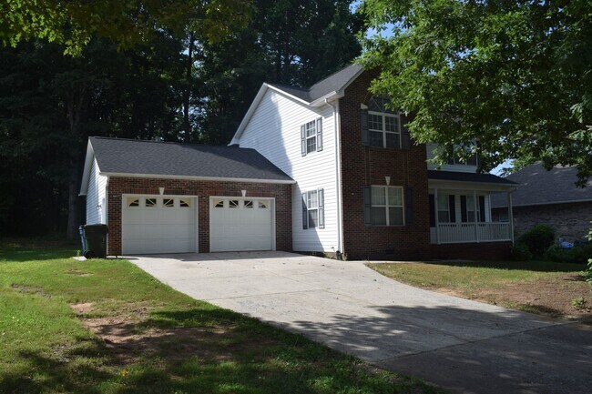 Foto del edificio - Spacious and Cozy 3-Bedroom Home in a Grea...