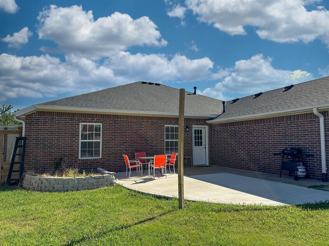 691 N Meadowlands Dr, Fayetteville, AR 72704 House Rental in