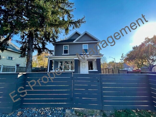 Foto del edificio - NOW AVAILABLE!! Charming Two Bedroom One B...