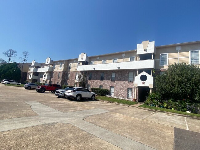 Foto del edificio - 6666 Harbor Town Dr