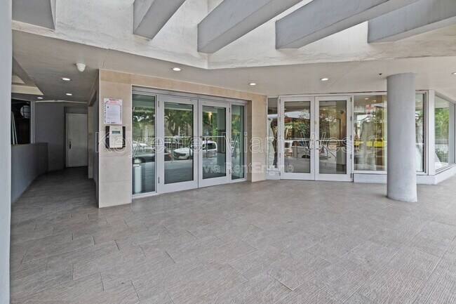 Foto del edificio - 2977 McFarlane Rd