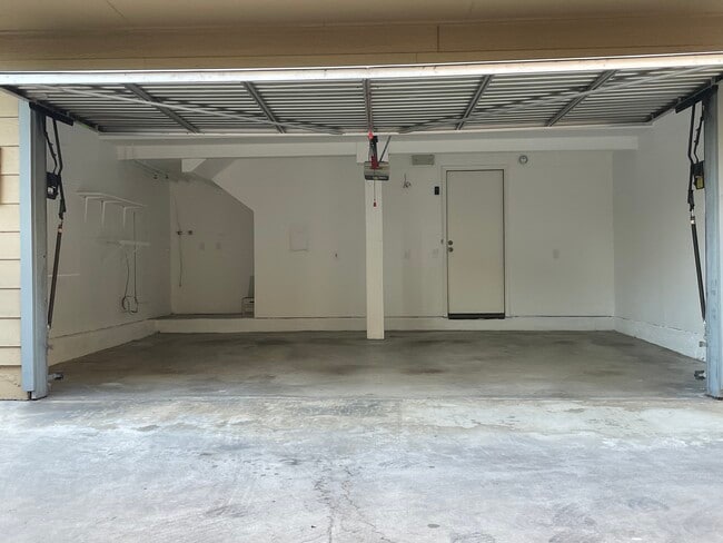 Building Photo - 411 Pioneer Dr