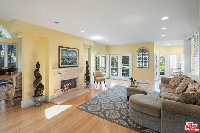 Foto del edificio - 2202 San Vicente Blvd