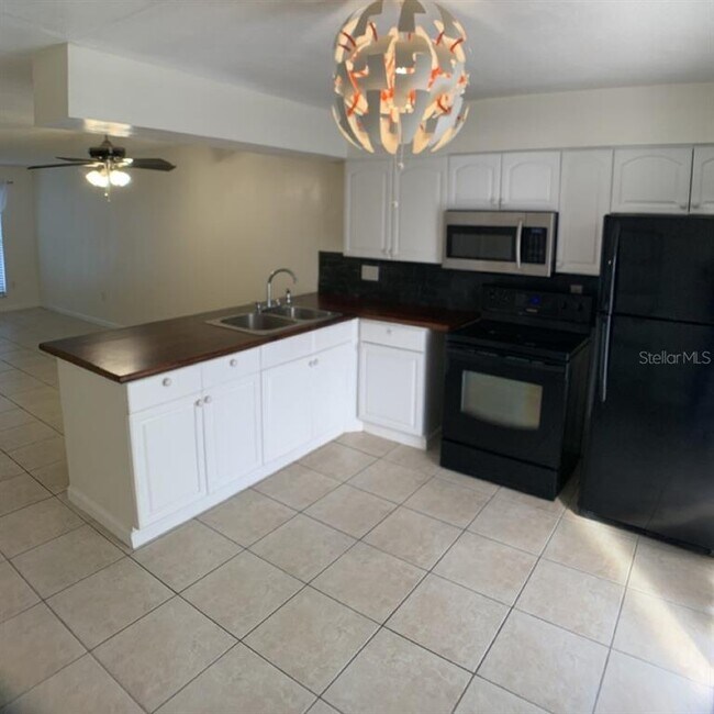 Foto del edificio - 1891 Caralee Blvd