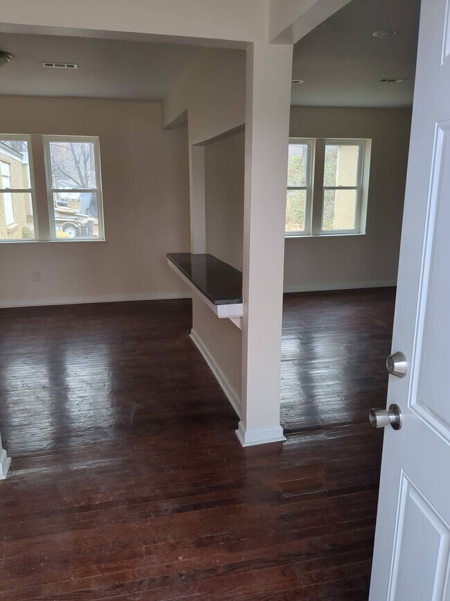 Building Photo - 3130 S Harris Ave