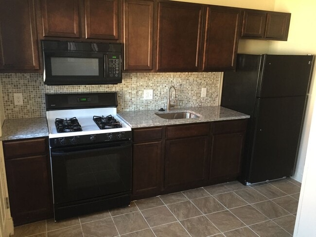 Building Photo - 3 Bedroom Home for Rent !!