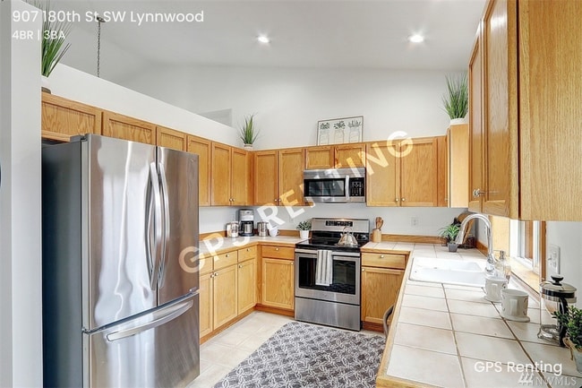 Building Photo - 907 180th St SW