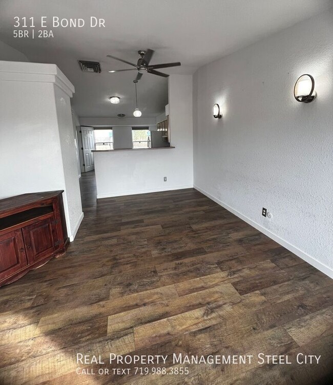 Building Photo - Spacious five bedroom in Pueblo West