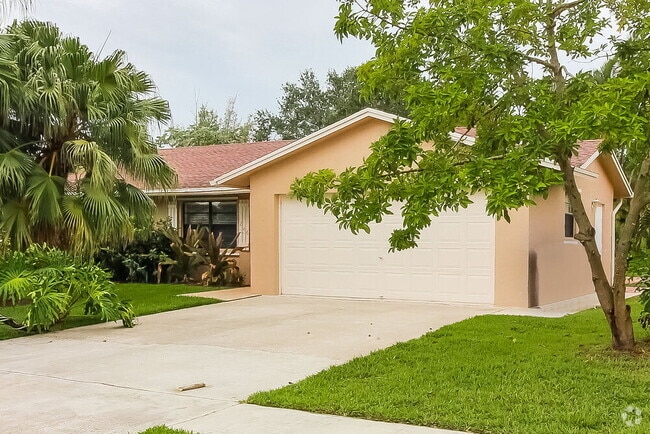 Building Photo - 246 Las Palmas St