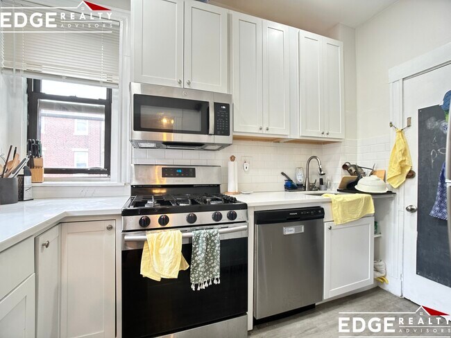 Building Photo - 30 Glenville Ave