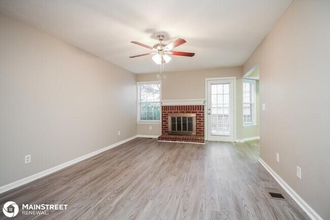 Building Photo - 702 Westlake Cove, La Vergne, TN 37086