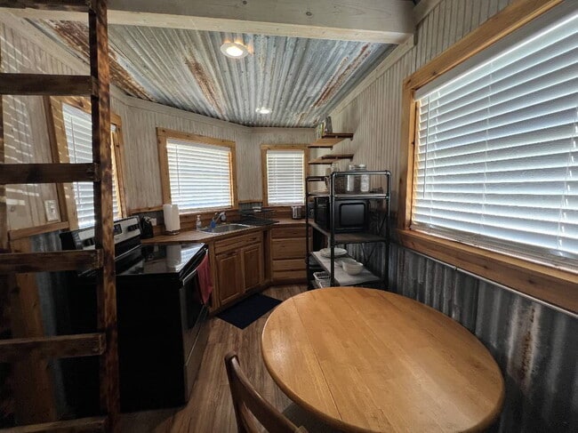 Building Photo - Fully Furnished Country Studio for Lease