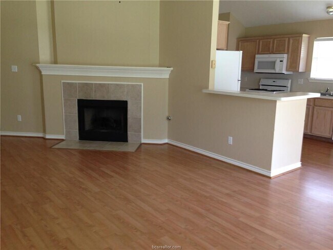 Foto del edificio - 405 Brentwood Dr E