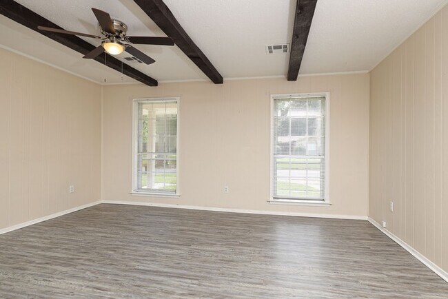 Foto del edificio - 5731 Roxboro Dr