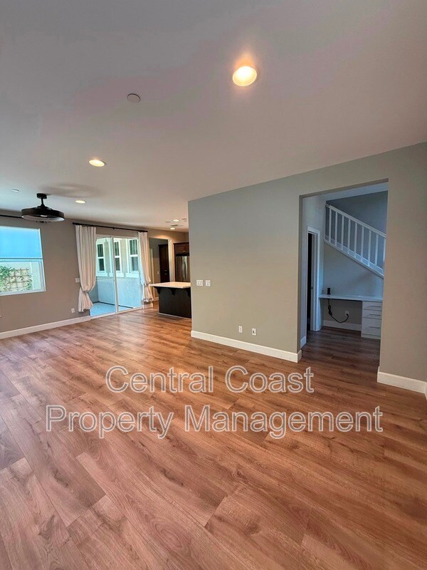 Building Photo - 490 Palisade Dr