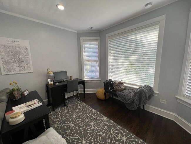 Building Photo - 3327 N Hamilton Ave