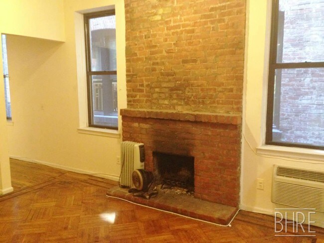 Building Photo - 211 Clinton St