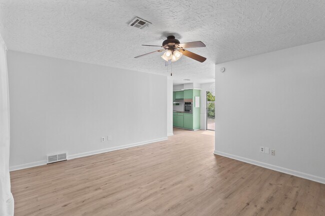 Foto del edificio - 625 Barbour Ave