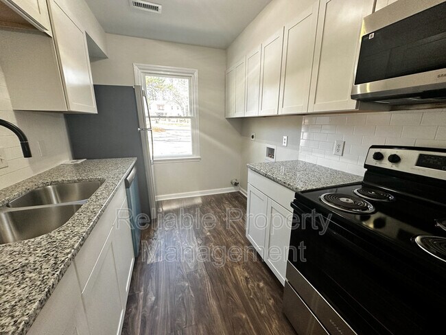 Building Photo - 102 Stowe Pl