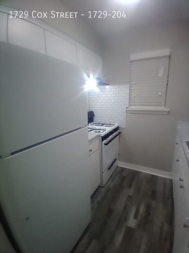 Building Photo - Now leasing - ask about our move-in specials
