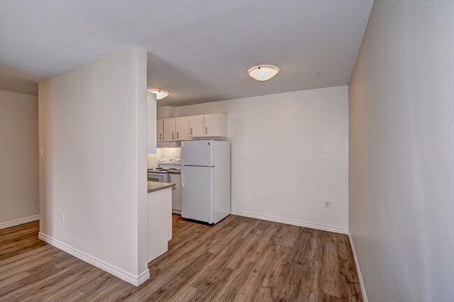 Building Photo - Lakeview Towers Apartments