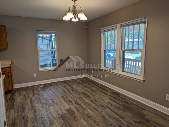 Building Photo - 608 N Maple St