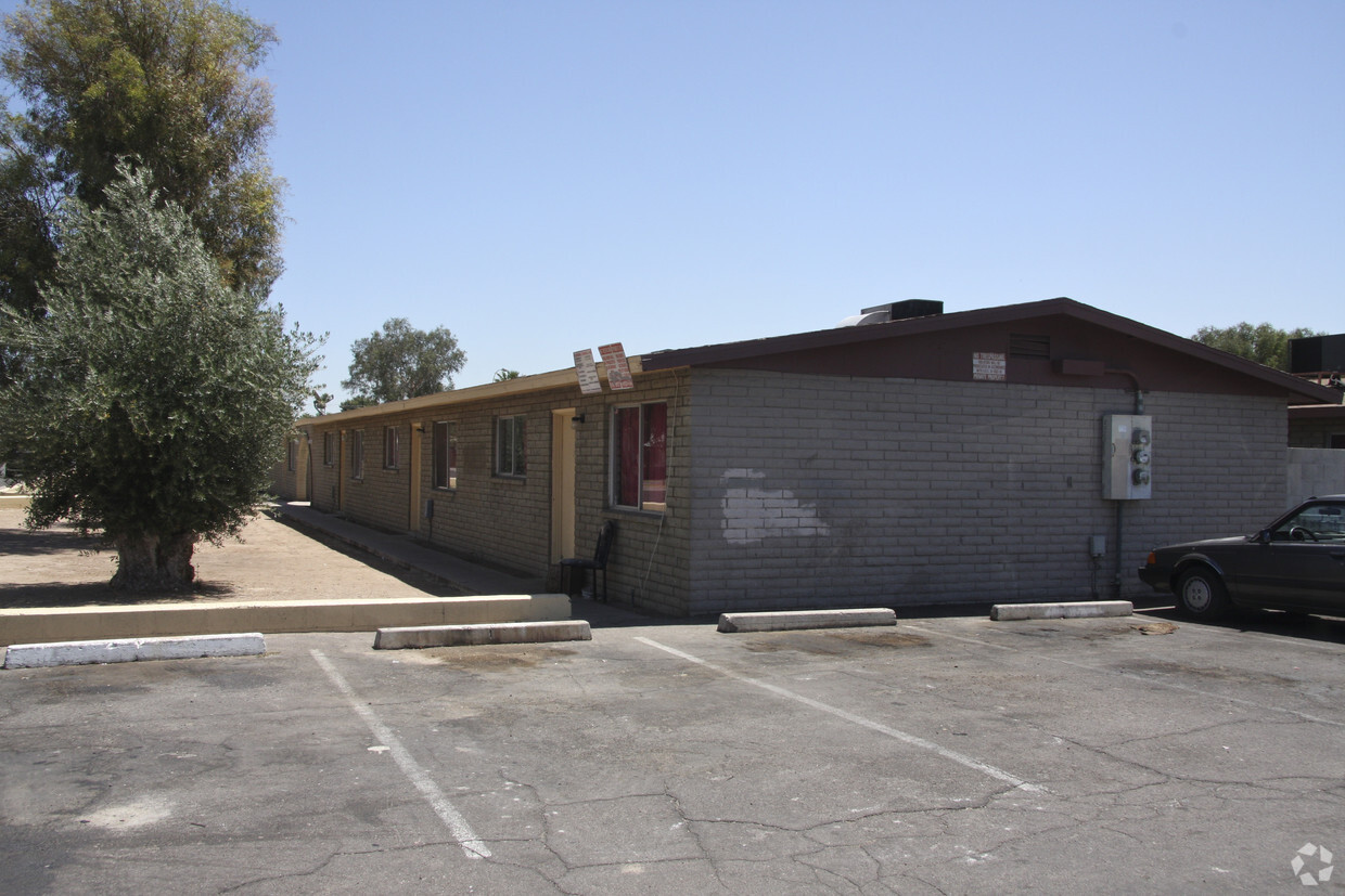 Building Photo - Desert Sun Apartments