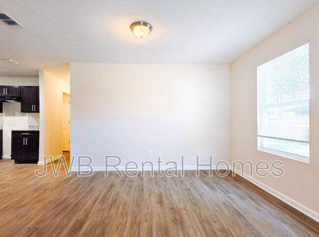 Building Photo - 1562 W 32nd St