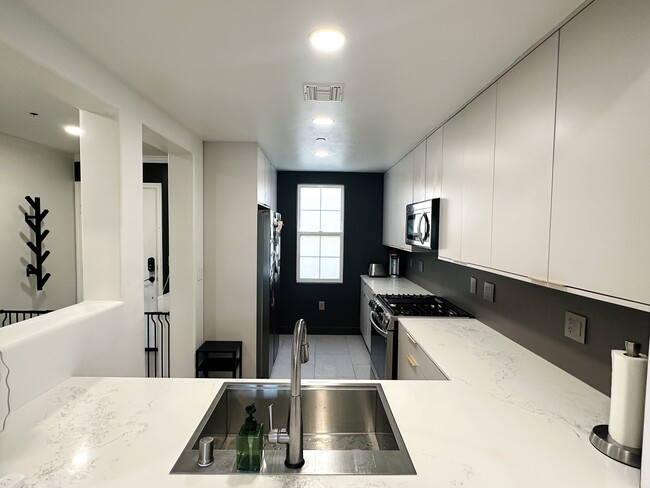 Building Photo - 12975 Agustin Pl