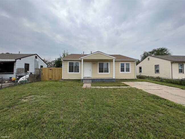 Foto del edificio - 3 br, 1 bath House - 1725 S Saint Clair Ave