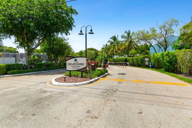 Foto del edificio - 3111 Oakland Shores Dr