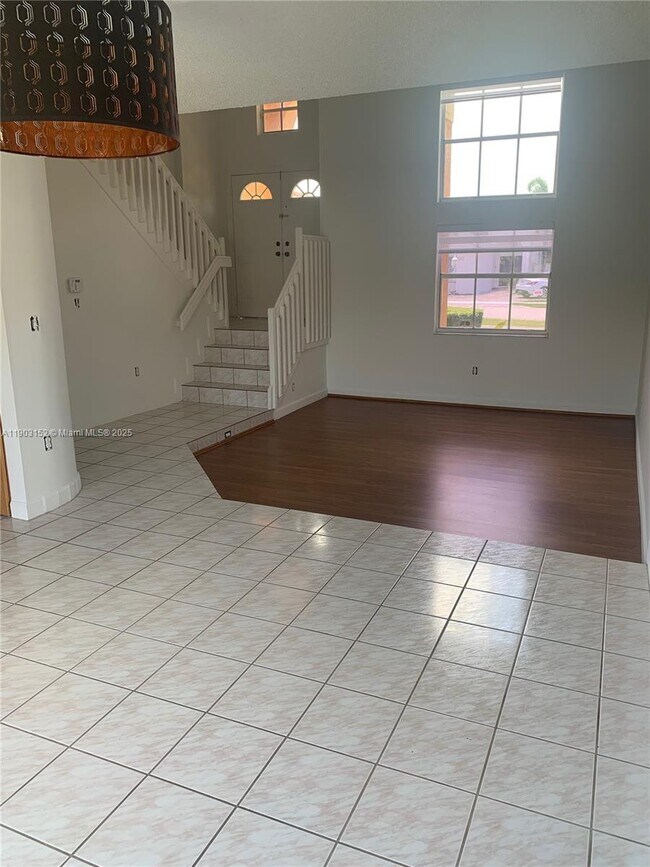 Foto del edificio - 985 NW 132nd Ct