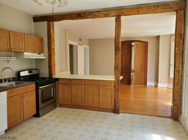 Building Photo - 60 Park Ave