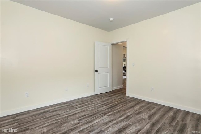 Building Photo - 2 br, 1 bath Duplex - 1915 El Sereno Ave