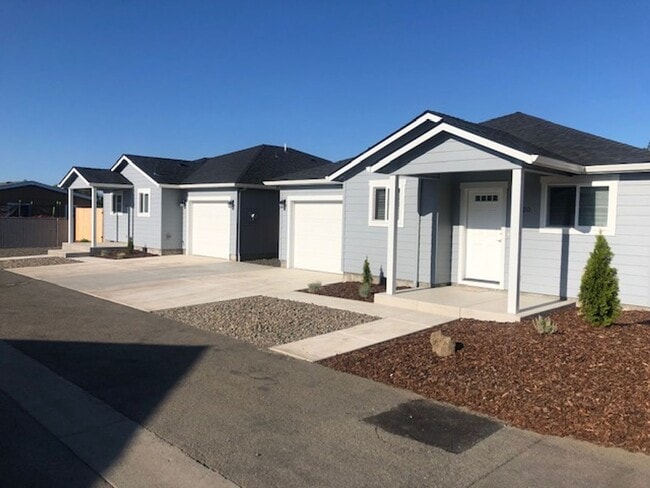 Foto del edificio - 3 BEDROOMS SINGLE LEVEL HOME