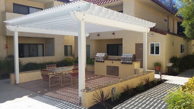 Building Photo - 8546 Graham Ter