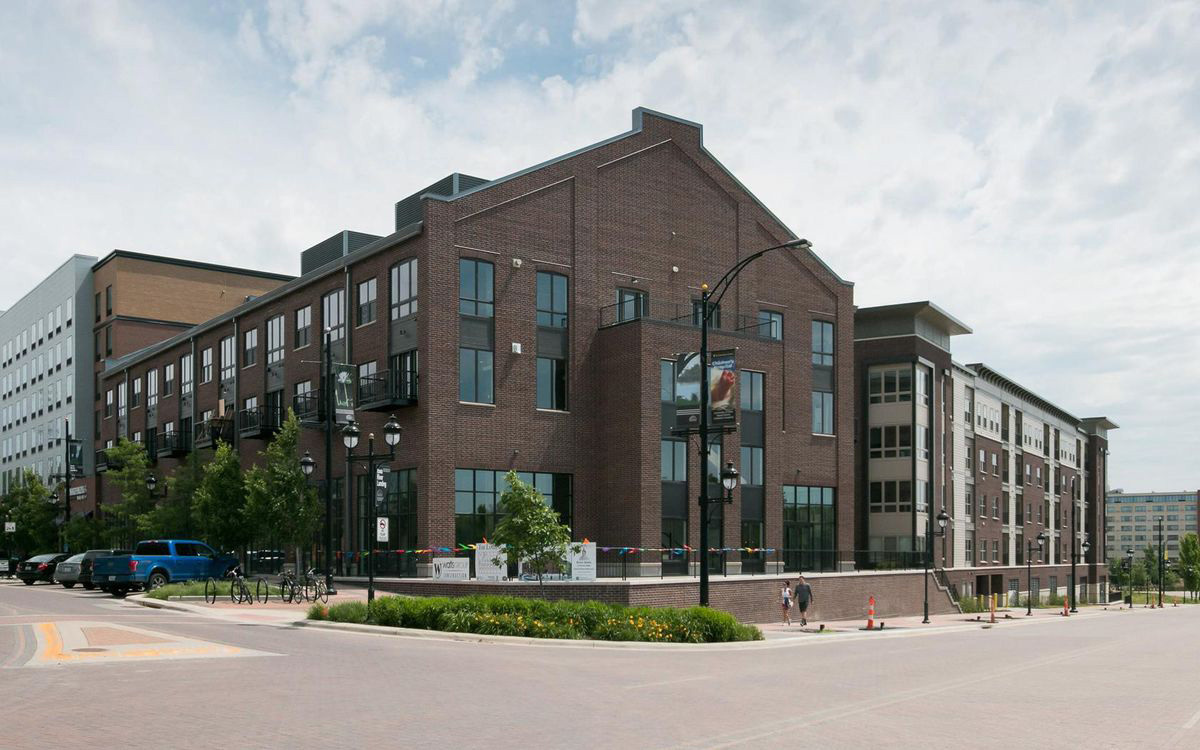 Foto principal - 901 E 2nd Ave