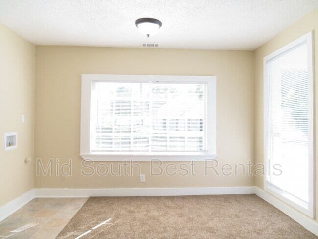 Building Photo - 946 Semmes St