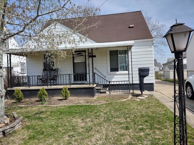 Foto del edificio - 25880 Groveland St