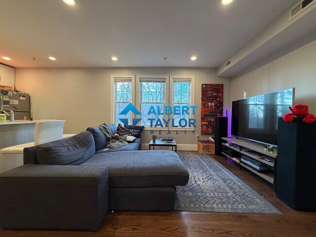 Foto del edificio - 275 Parker Hill Ave