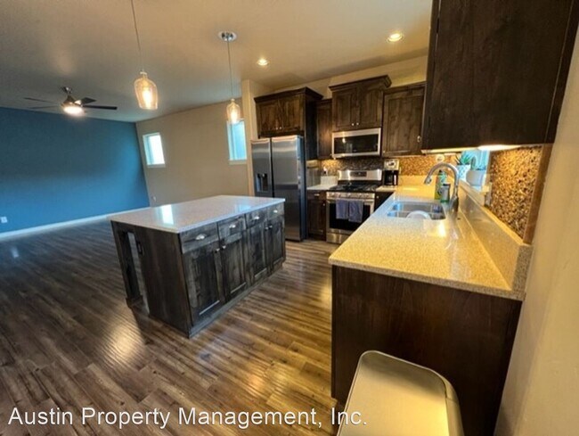 Foto del edificio - 3 br, 2.5 bath House - 61253 SE Brock Lane