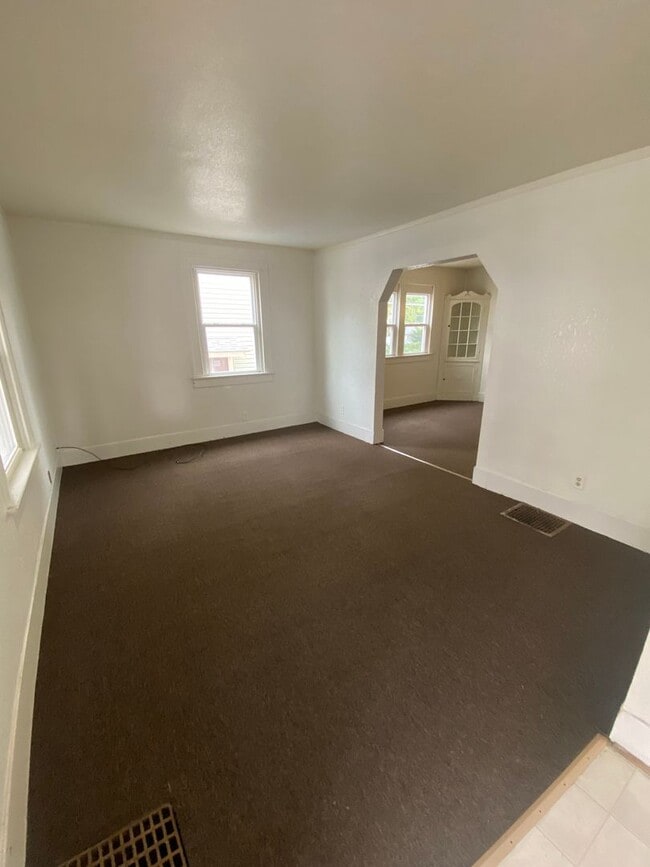 Building Photo - Nice property on Fox!