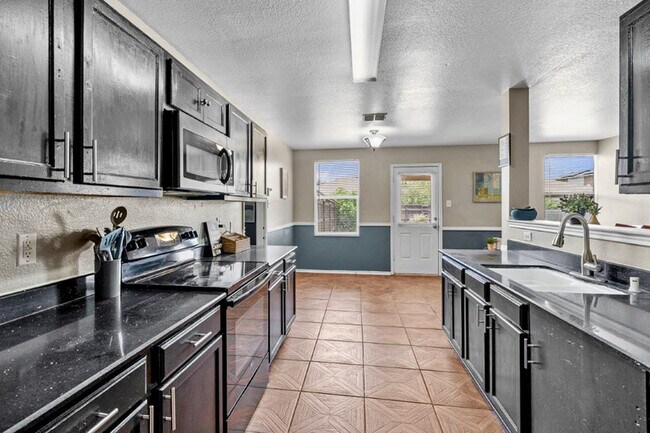 Building Photo - 1099 Bumble Bee Dr