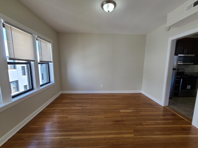 Foto del edificio - 4206 N Pulaski Rd