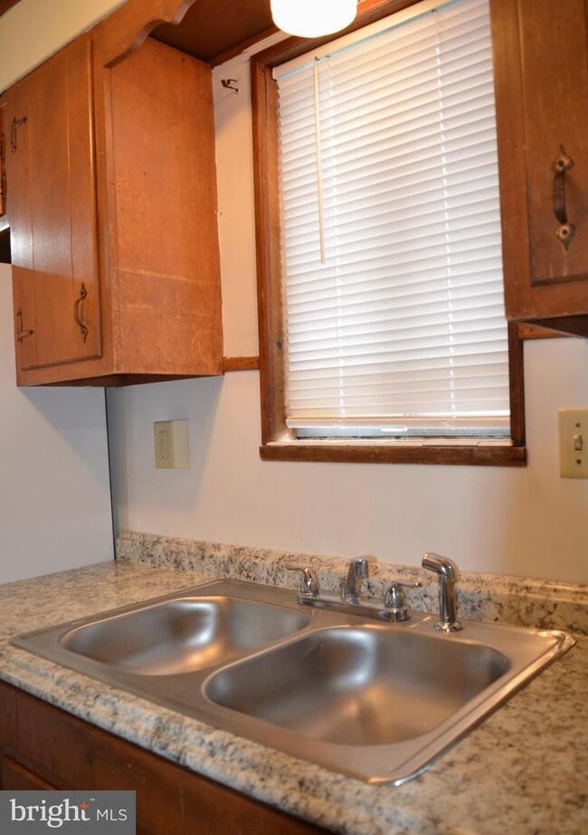 510 Brandt Ave Unit F, New Cumberland, PA 17070 Room for Rent in New